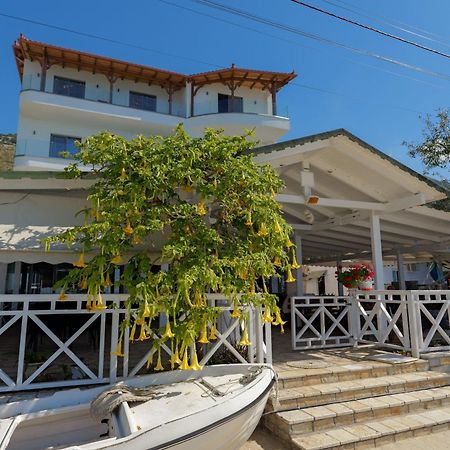 Hotel Take Борш Екстериор снимка
