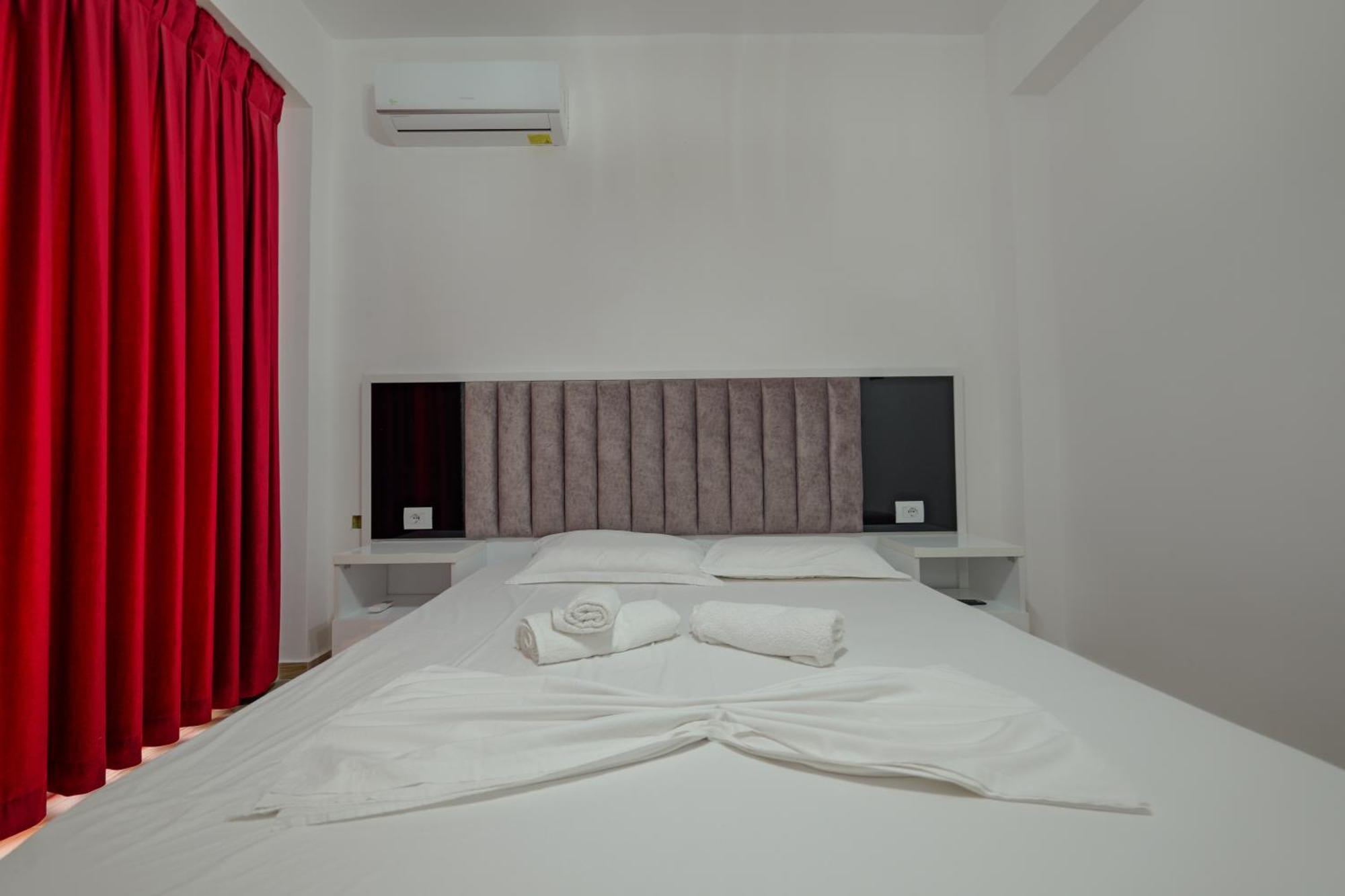 Hotel Take Борш Екстериор снимка