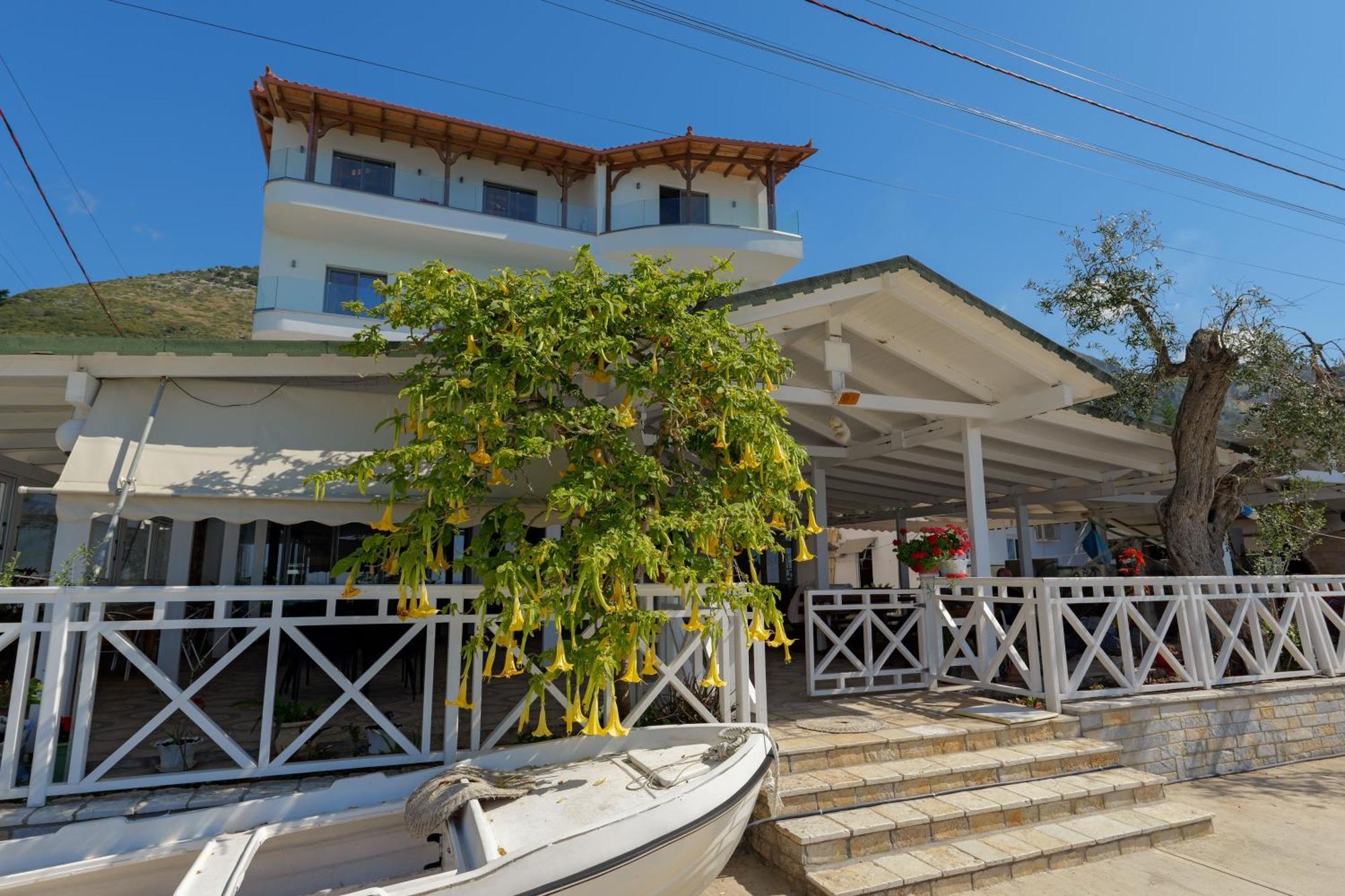 Hotel Take Борш Екстериор снимка