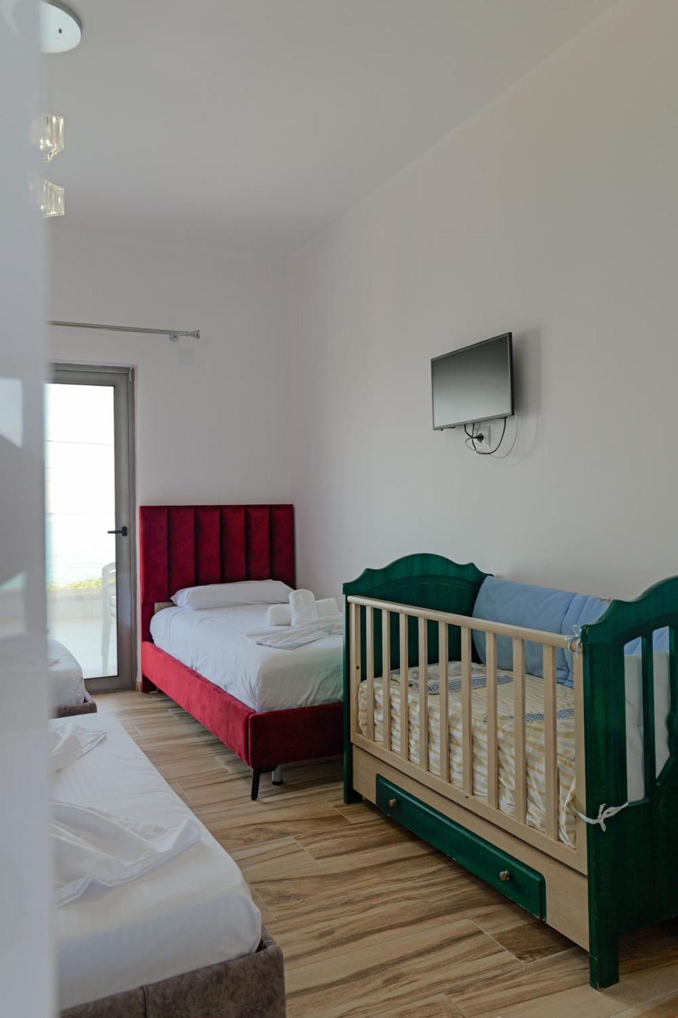Hotel Take Борш Екстериор снимка