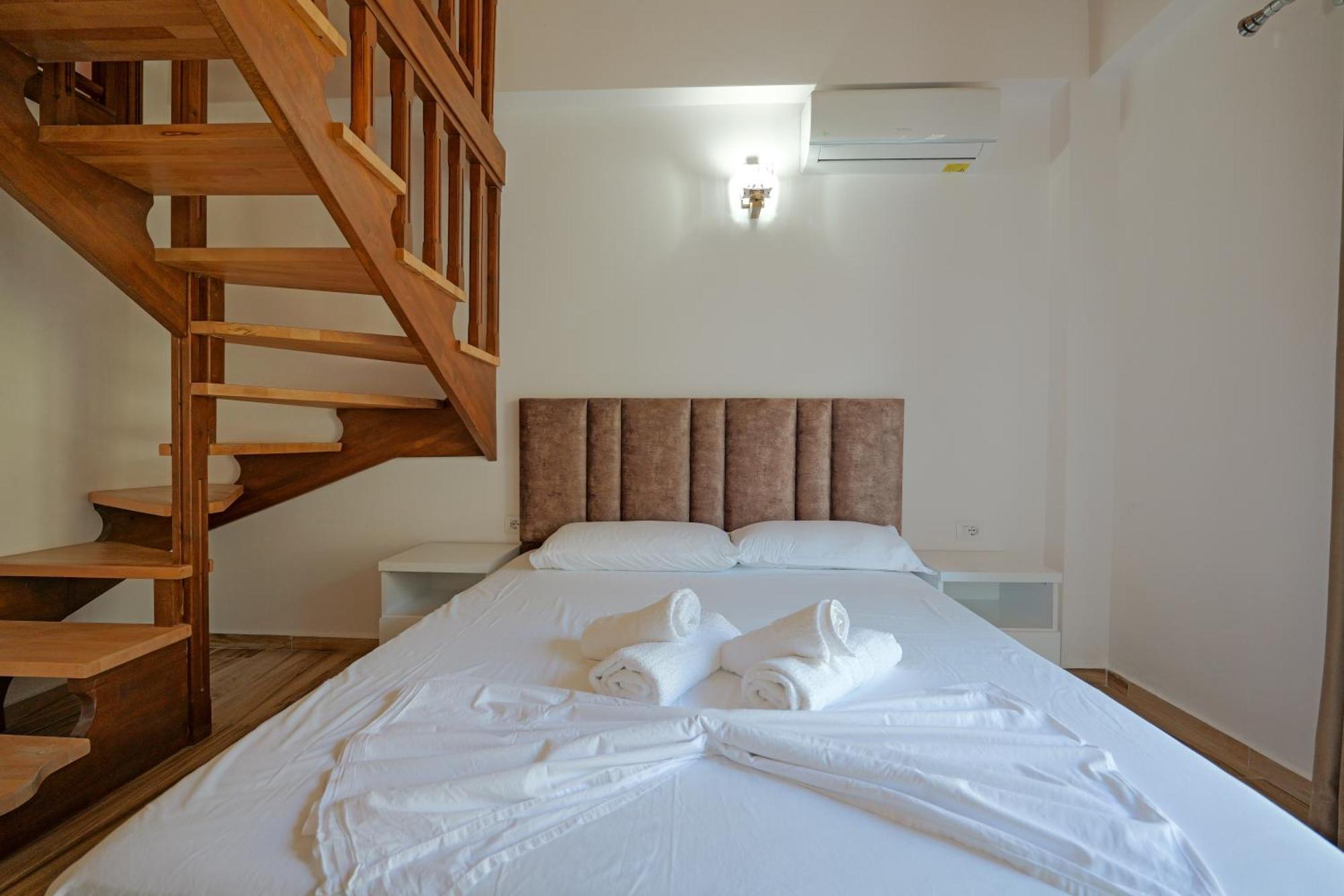 Hotel Take Борш Екстериор снимка