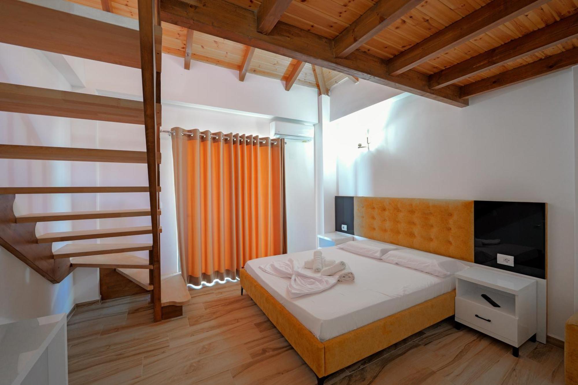 Hotel Take Борш Екстериор снимка