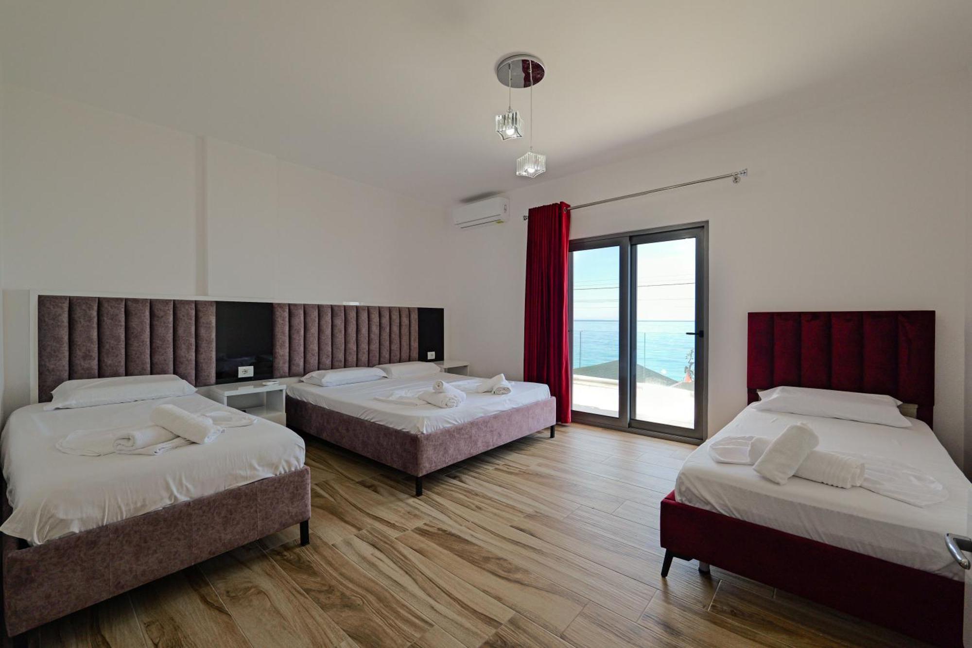 Hotel Take Борш Екстериор снимка