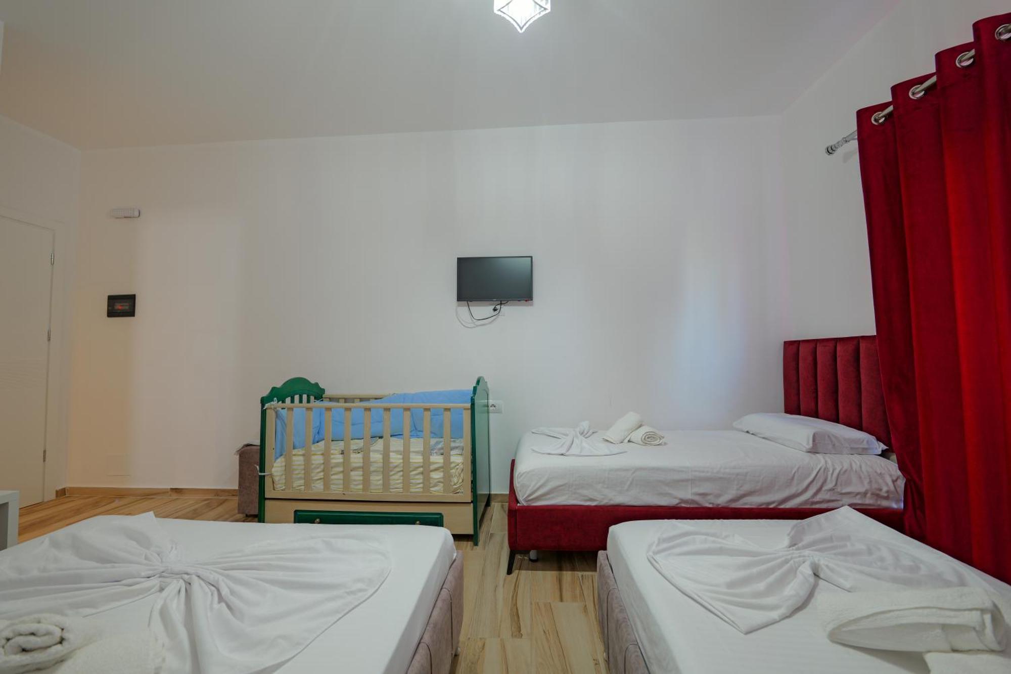 Hotel Take Борш Екстериор снимка