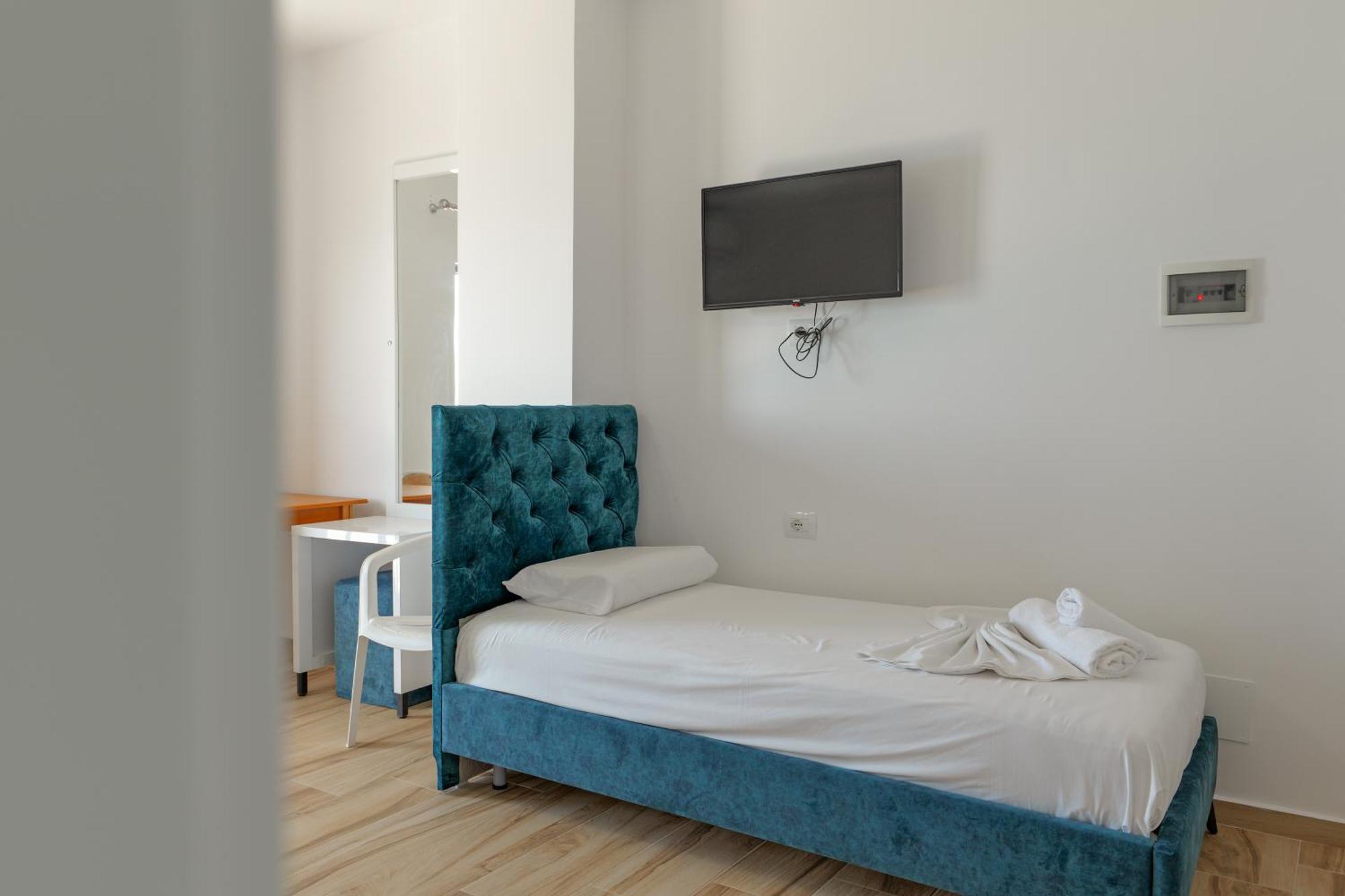 Hotel Take Борш Екстериор снимка