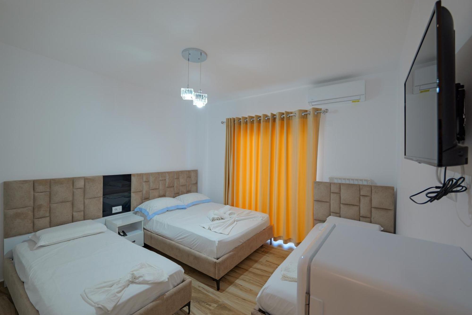 Hotel Take Борш Екстериор снимка
