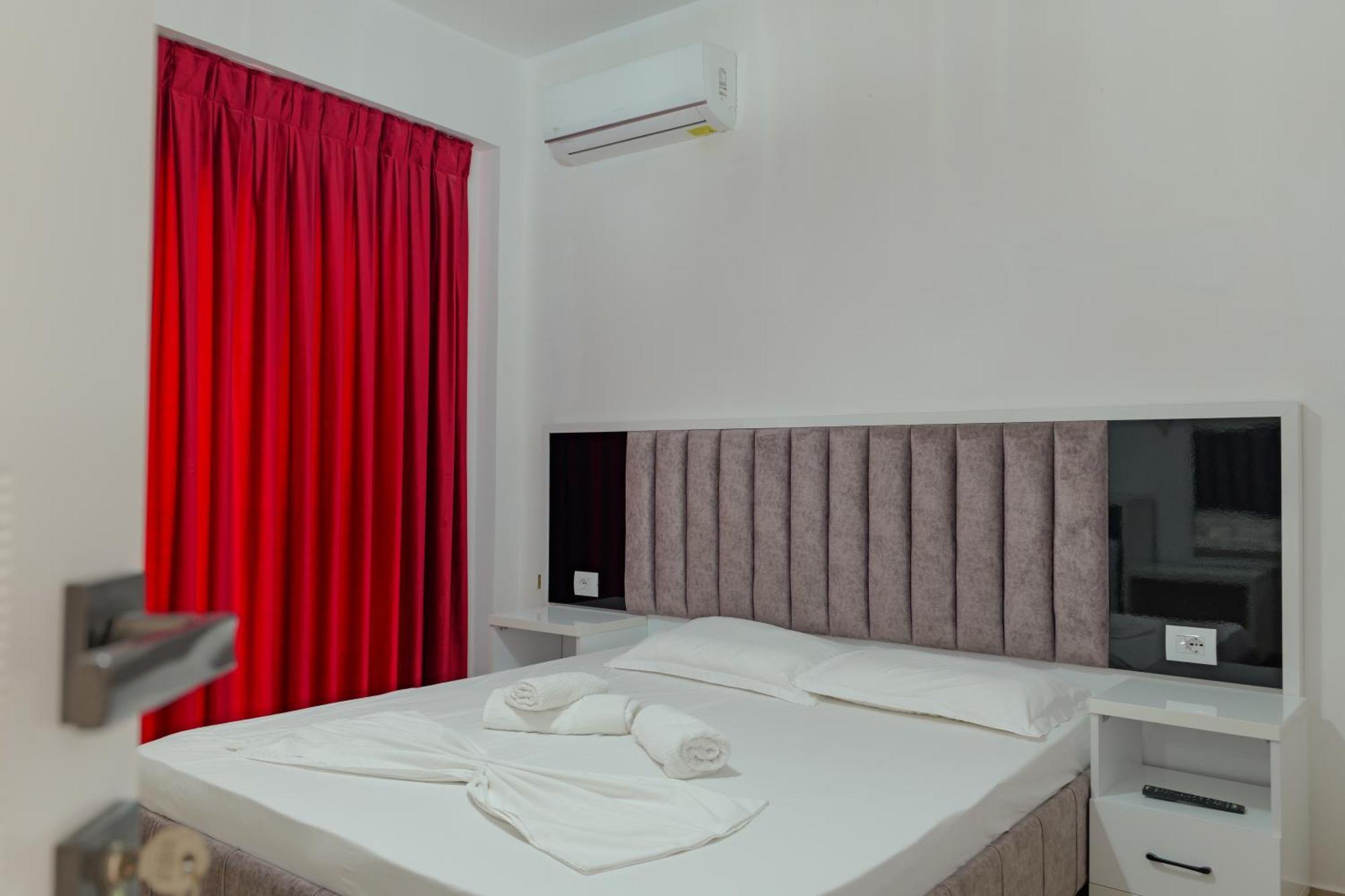 Hotel Take Борш Екстериор снимка