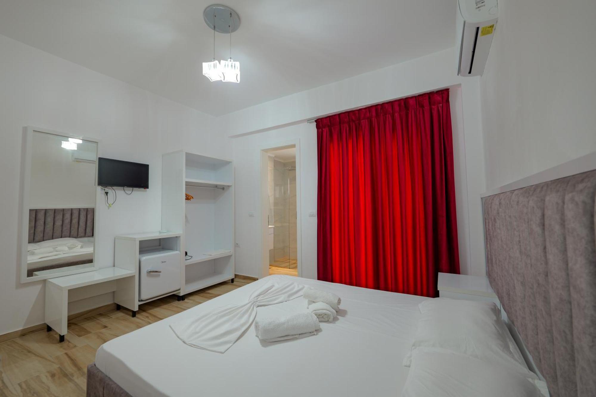 Hotel Take Борш Екстериор снимка