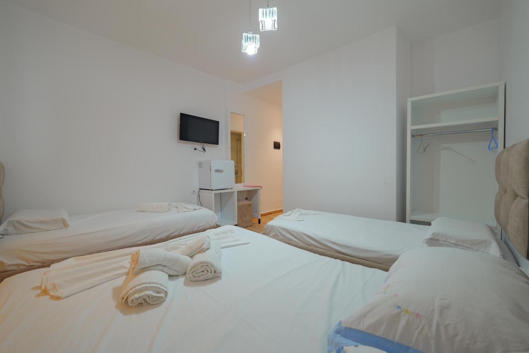 Hotel Take Борш Екстериор снимка