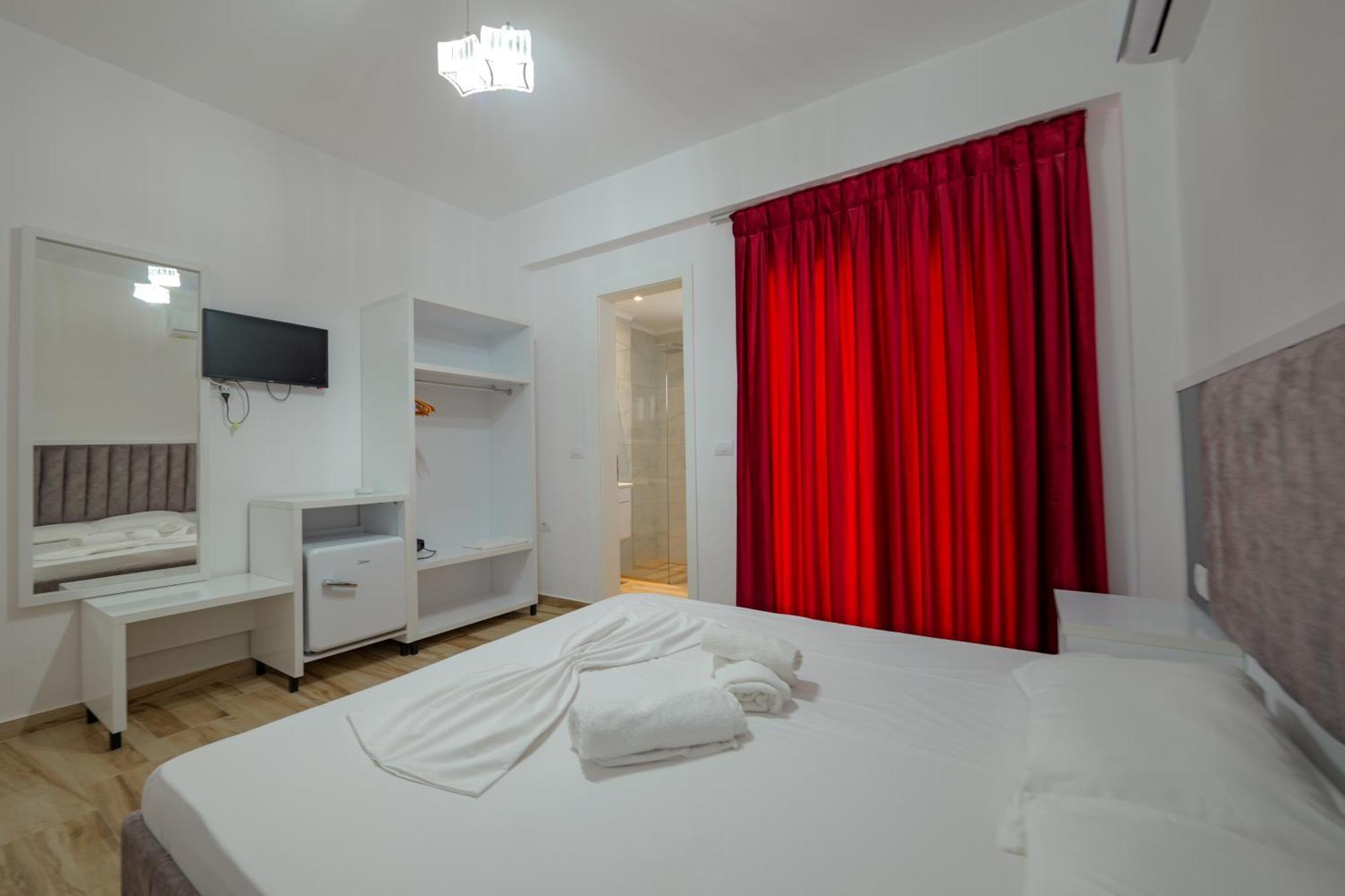 Hotel Take Борш Екстериор снимка