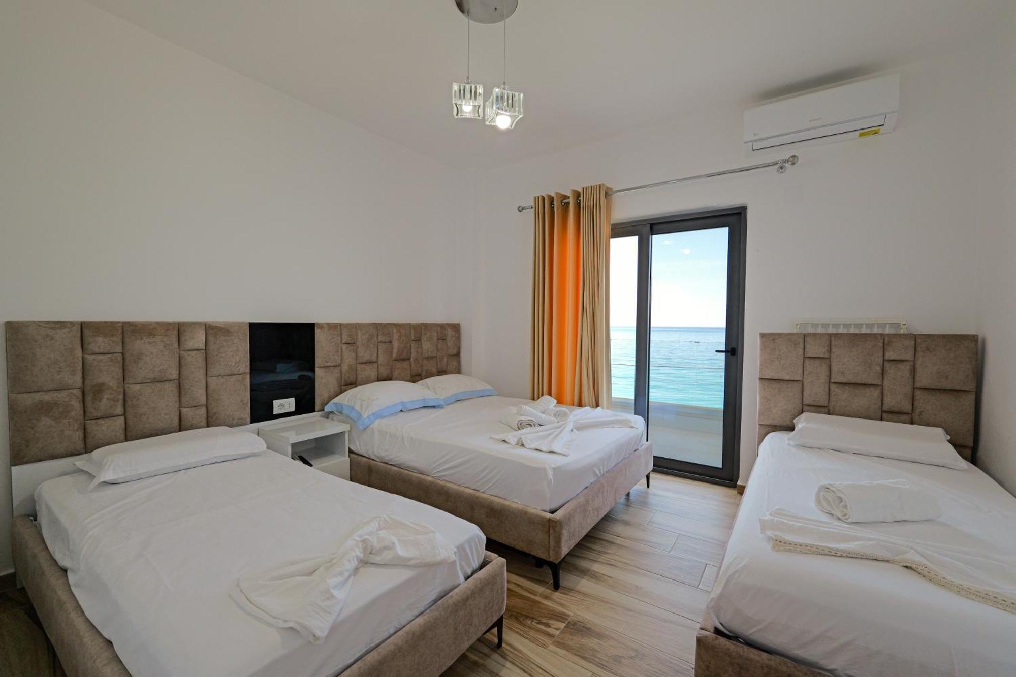 Hotel Take Борш Екстериор снимка