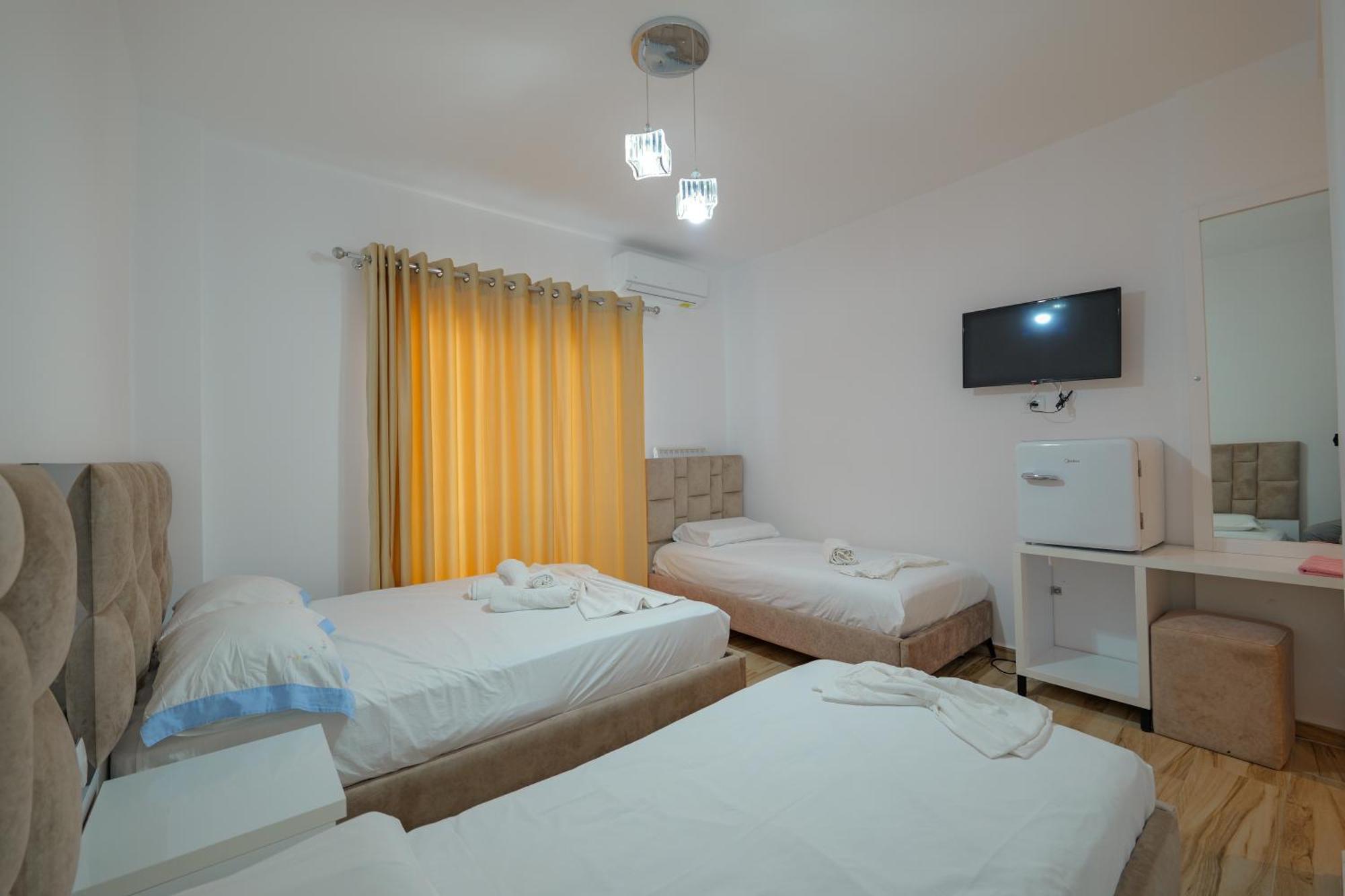 Hotel Take Борш Екстериор снимка